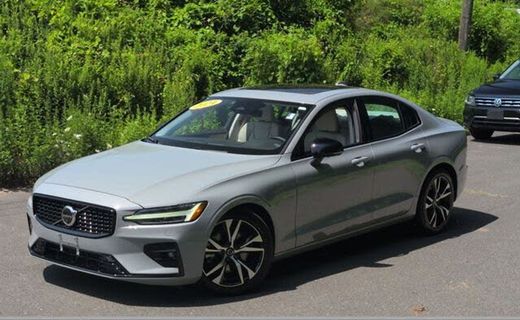 2024 Volvo S60 Plus Dark