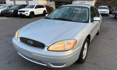 2004 Ford Taurus SE
