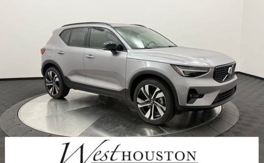 2026 Volvo XC40 Ultra Dark