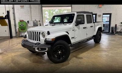 2022 Jeep Gladiator Sport
