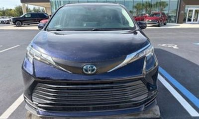 2021 Toyota Sienna LE Plus Package