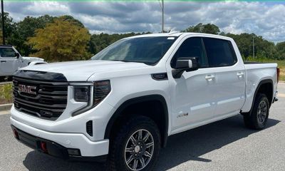 2025 GMC Sierra AT4