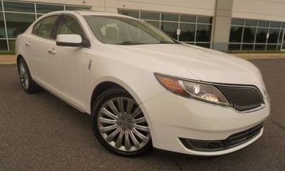 2013 Lincoln MKS Sedan