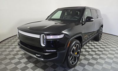 2023 Rivian R1S Launch Edition