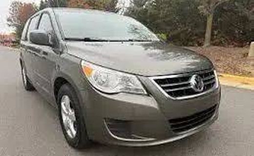 2010 Volkswagen Routan SE