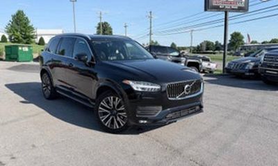 2022 Volvo XC90 Momentum