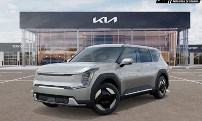 2026 Kia EV9 Light SR