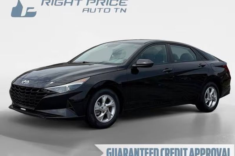 2021 Hyundai Elantra — a typically priced live listing