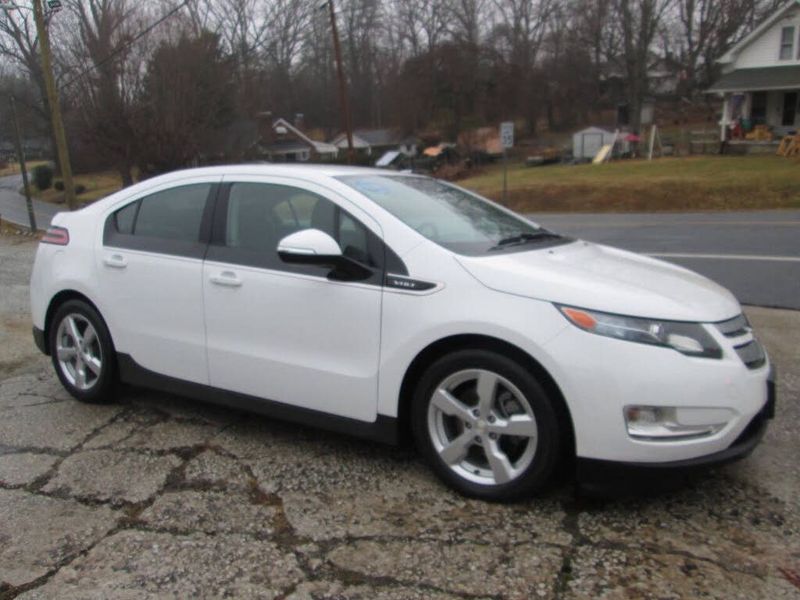 2015 Chevrolet VOLT — a typically priced live listing