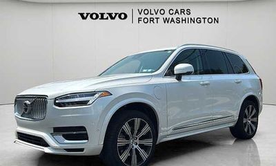 2025 Volvo XC90 Plus Bright