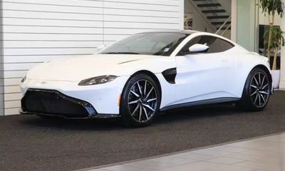 2020 Aston Martin Vantage Base