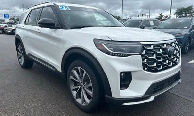2025 Ford Explorer Platinum