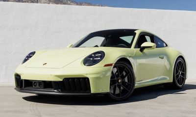 2025 Porsche 911 Carrera GTS 4