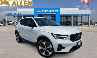 2023 Volvo XC40 Ultimate Dark