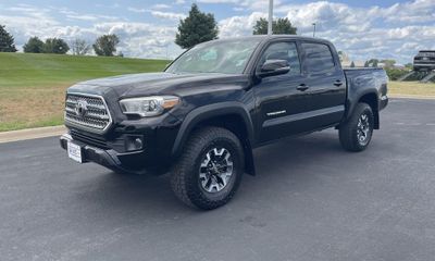 2016 Toyota Tacoma SR SR5 TRD
