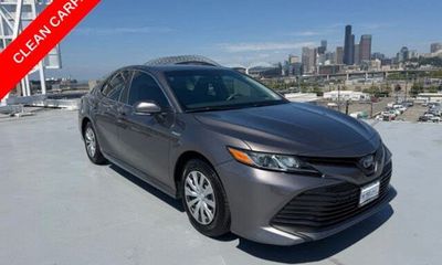 2019 Toyota Camry LE Hybrid