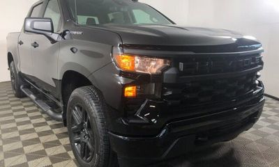 2023 Chevrolet Silverado Custom