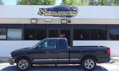 2003 Chevrolet S-10 Pickup LS