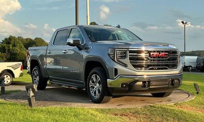 2023 GMC Sierra SLT