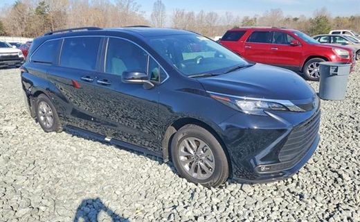 2025 Toyota Sienna XLE