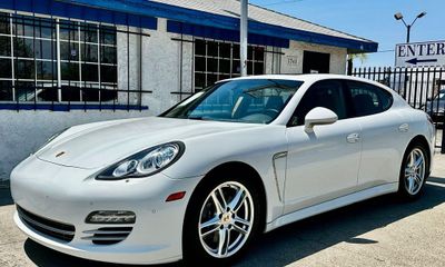 2013 Porsche Panamera Base 4