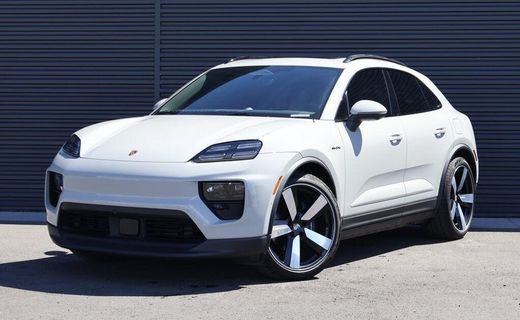 2026 Porsche Macan 4