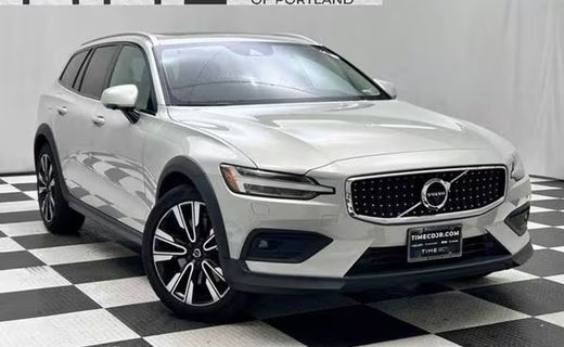 2020 Volvo V60CC Momentum