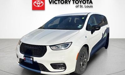2024 Chrysler Pacifica Select