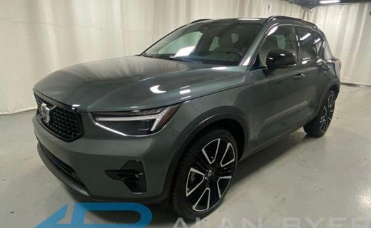 2026 Volvo XC40 Ultra Dark