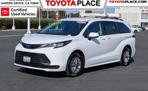 2026 Toyota Sienna LE