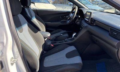 2019 Hyundai Veloster 2 0L AND