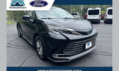 2021 Toyota Sienna XLE Plus Package