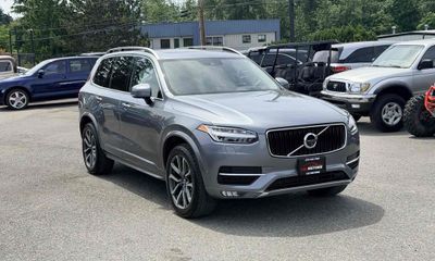 2019 Volvo XC90 Momentum