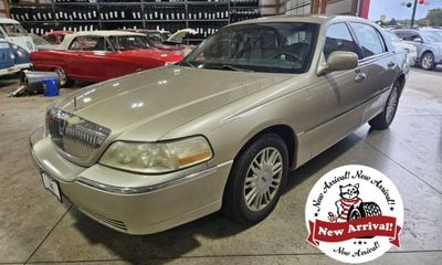 2006 Lincoln Town CAR Signature Limited