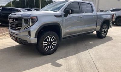 2024 GMC Sierra AT4
