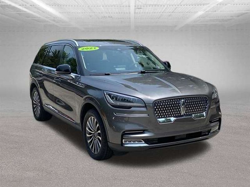 2021 Lincoln Aviator — a typically priced live listing