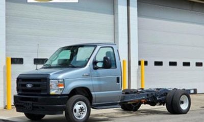 2027 Ford E-450 Base
