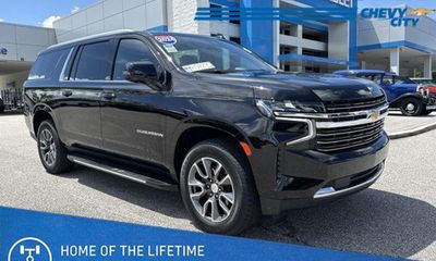 2024 Chevrolet Suburban LT