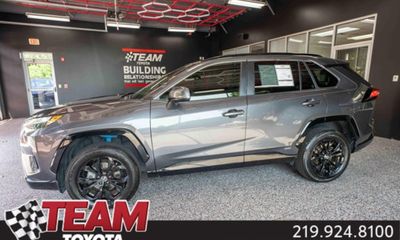 2024 Toyota RAV4 SE