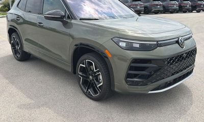 2026 Volkswagen Tiguan 4Motion SEL R
