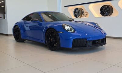 2025 Porsche 911 Carrera GTS 4