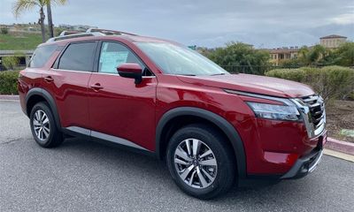 2023 Nissan Pathfinder SL