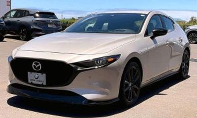 2023 Mazda MAZDA3 Premium Plus Package