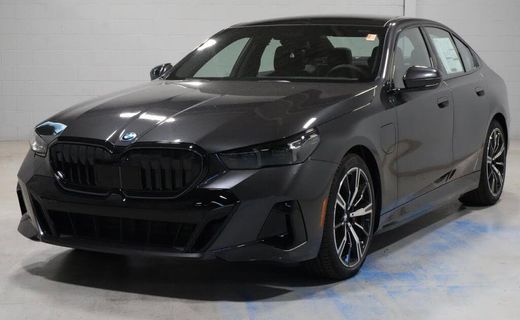 2027 BMW 550e xDrive