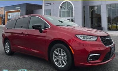 2027 Chrysler Pacifica Select