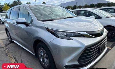 2024 Toyota Sienna LE