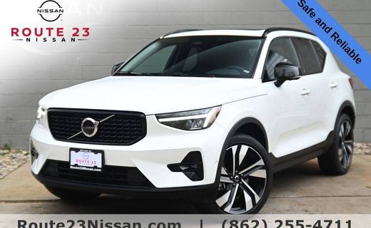 2024 Volvo XC40 Plus Dark