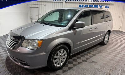 2014 Chrysler Town AND Country Touring