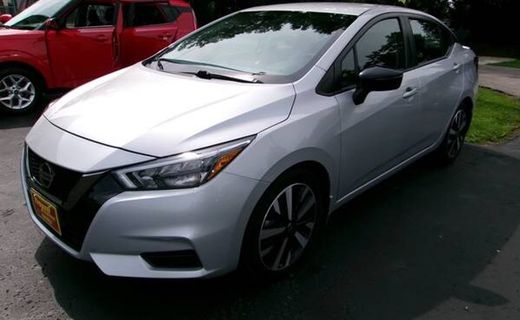 2022 Nissan Versa SR