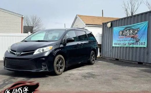 2019 Toyota Sienna LE